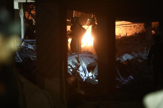 伊朗和以色列继续互相空袭 市区爆炸声不断 伊朗和以色列继续互相空袭 市区爆炸声不断