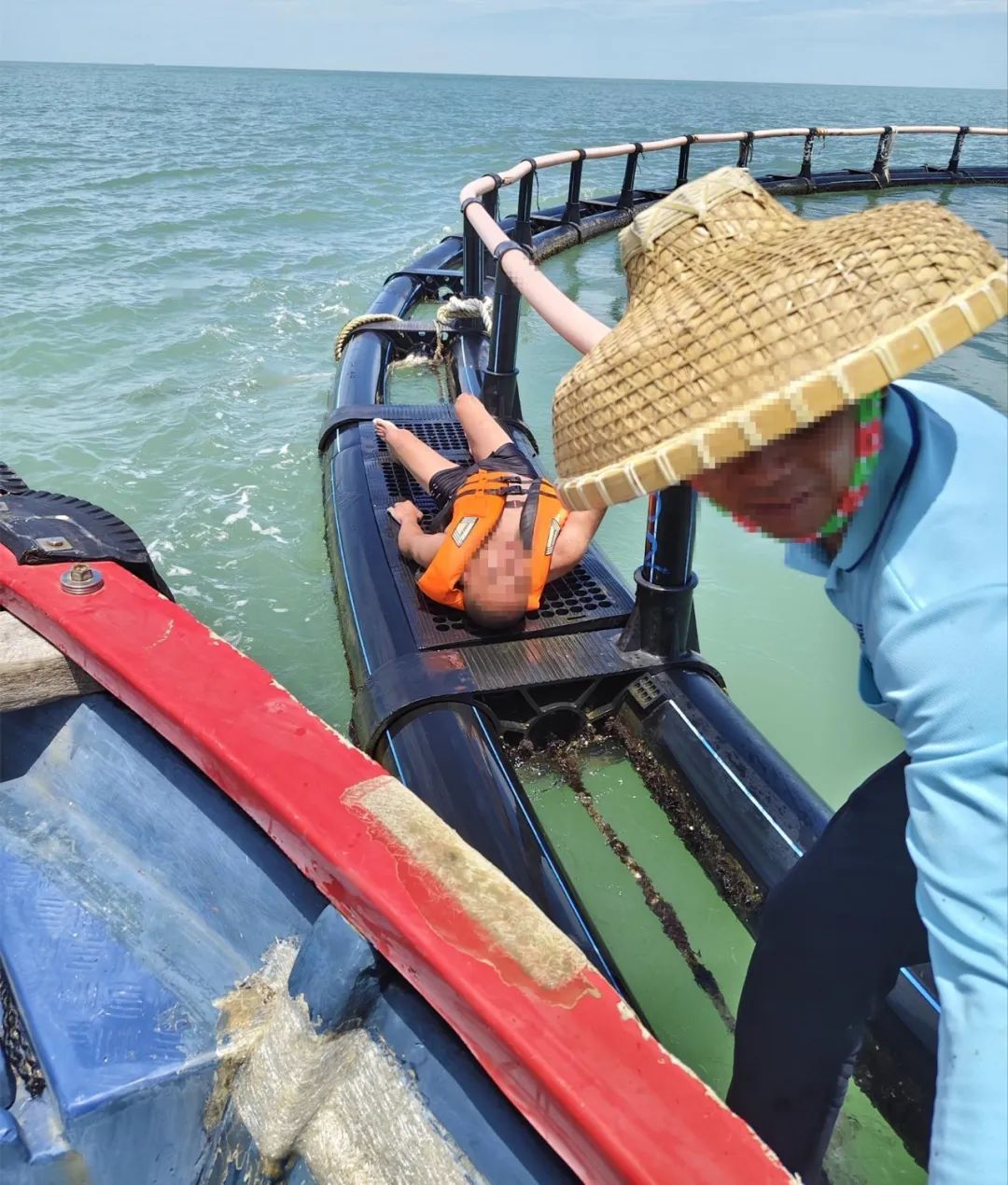 父子在澄迈海边游玩突遇台风被卷入大海，漂流到徐闻......
