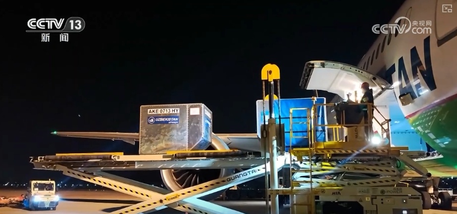 鲜果、重庆小面、汽车配件……中亚好物乘坐“钢铁驼队”跑出新机遇