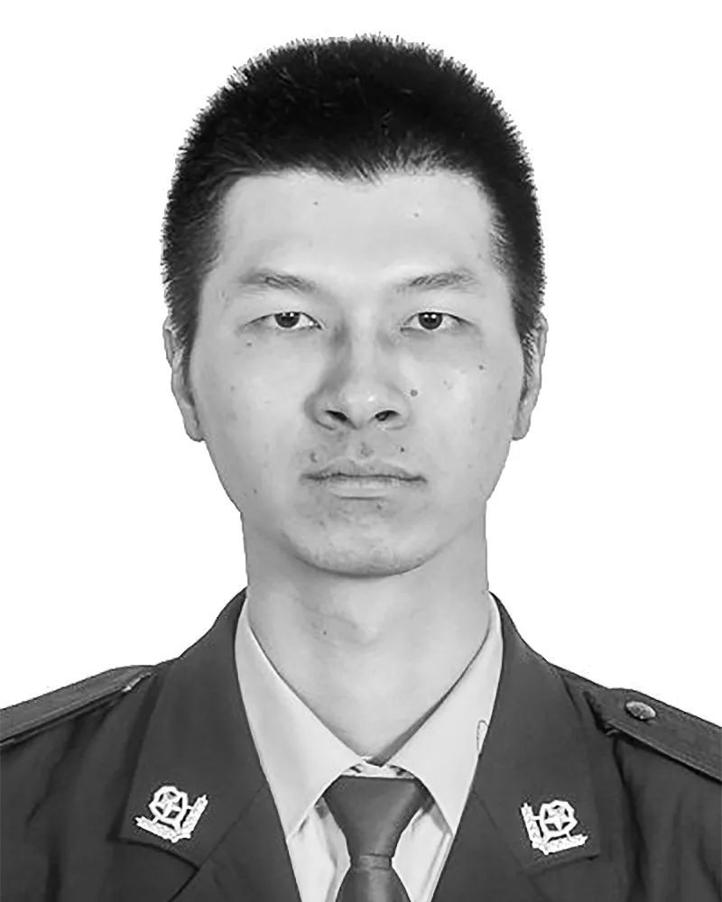 他不幸殉职! 1995年出生, 系家中独子! 母亲悲痛做出艰难决定… 他不幸殉职! 1995年出生, 系家中独子! 母亲悲痛做出艰难决定…