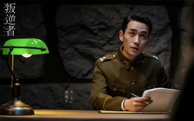 为什么民国剧里的台灯都是绿色的？