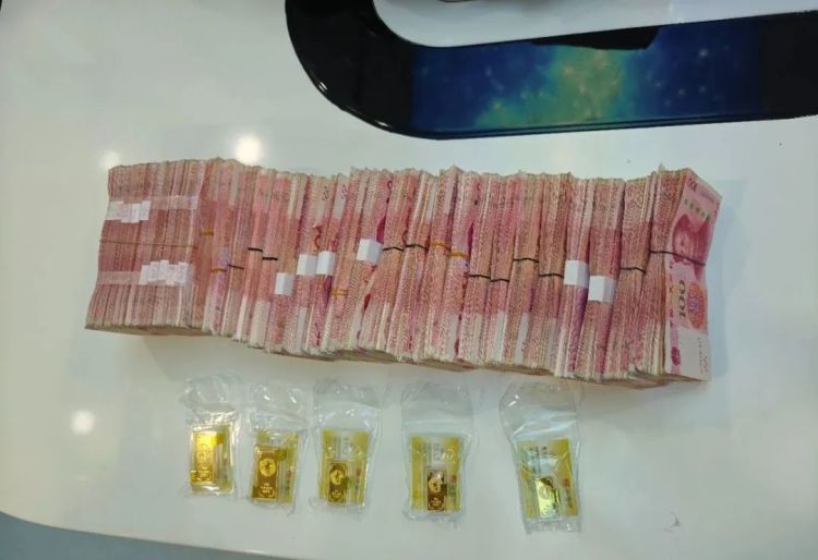 通过陌生人介绍,利用某虚假炒股软件“炒股”,男子险被骗77万元! 通过陌生人介绍,利用某虚假炒股软件“炒股”,男子险被骗77万元!