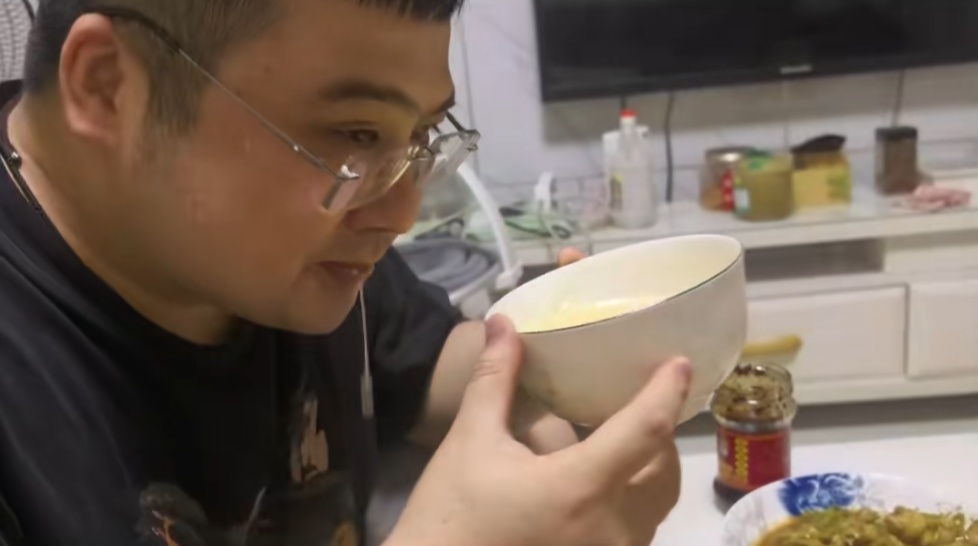 夏天贪凉要当心!洗完头直接对着空调吹,这位医生患上面瘫口角歪斜 夏天贪凉要当心!洗完头直接对着空调吹,这位医生患上面瘫口角歪斜