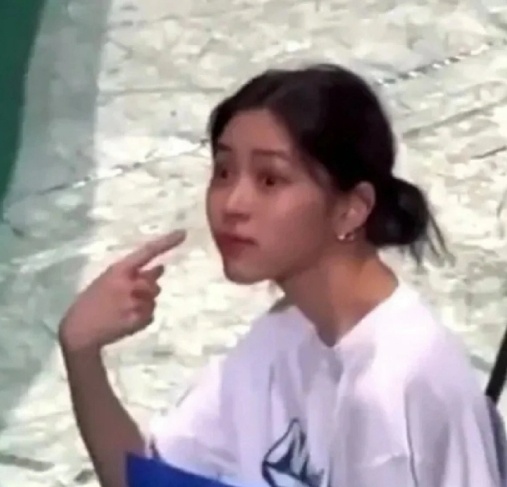 离谱!“一胎生99子”短剧紧急下架,导演怪编剧,男主演员怪经纪人…… 离谱!“一胎生99子”短剧紧急下架,导演怪编剧,男主演员怪经纪人……