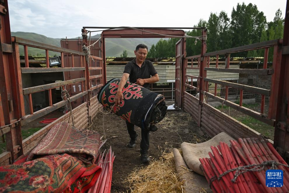 转场天山下 转场天山下