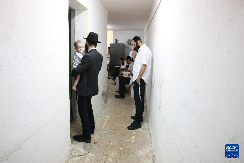 以色列媒体:伊朗新一轮导弹打击造成至少15人受伤 以色列媒体:伊朗新一轮导弹打击造成至少15人受伤