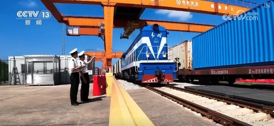 鲜果、重庆小面、汽车配件……中亚好物乘坐“钢铁驼队”跑出新机遇