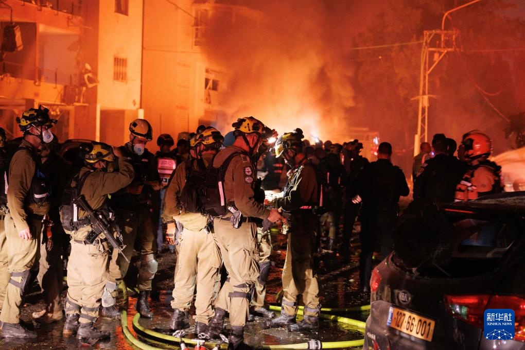 以色列媒体:伊朗新一轮导弹打击造成至少15人受伤 以色列媒体:伊朗新一轮导弹打击造成至少15人受伤