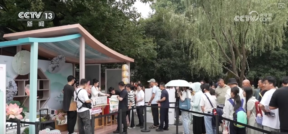 以花为媒融合“美景+科技+换新”解锁消费新体验 释放经济新活力 以花为媒融合“美景+科技+换新”解锁消费新体验 释放经济新活力