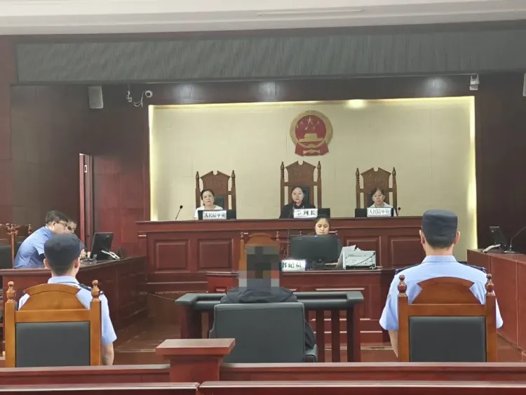 水果店员工“微信截胡”15万货款!老板察觉销售额异常报警 水果店员工“微信截胡”15万货款!老板察觉销售额异常报警