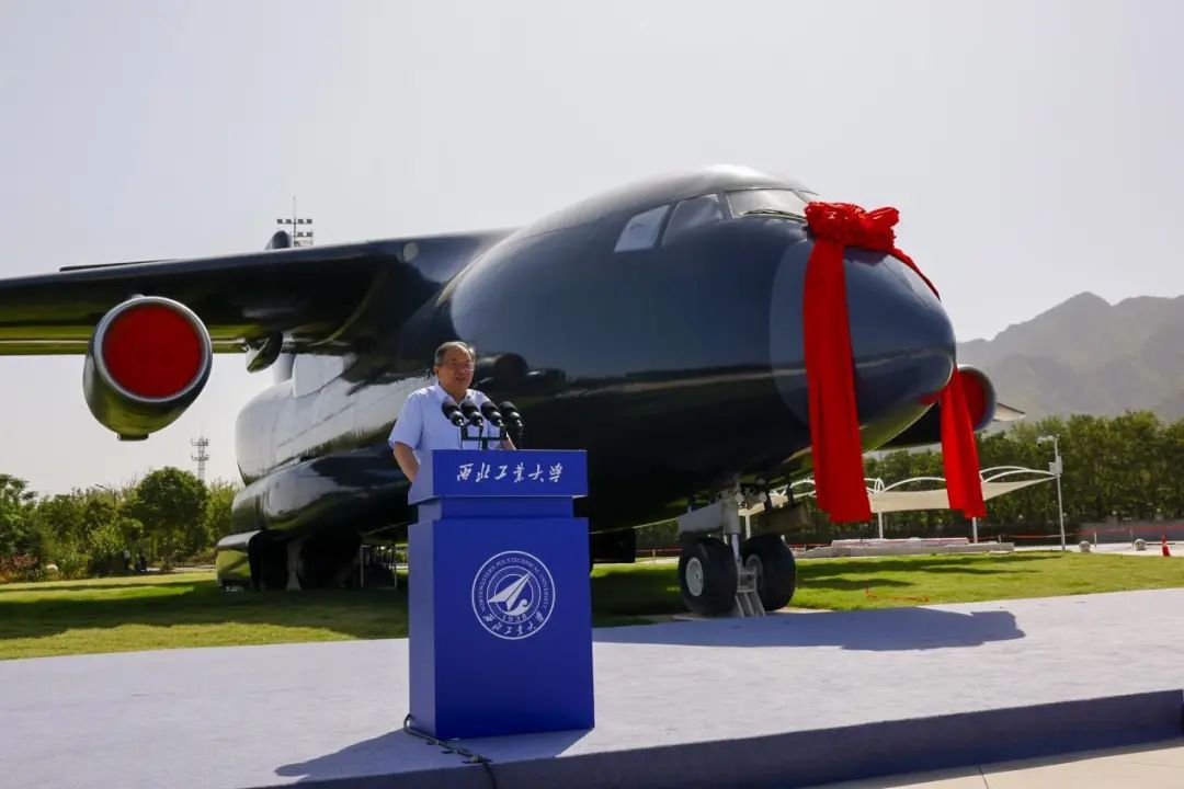 谁家学校“教具”,是运-20啊?! 谁家学校“教具”,是运-20啊?!