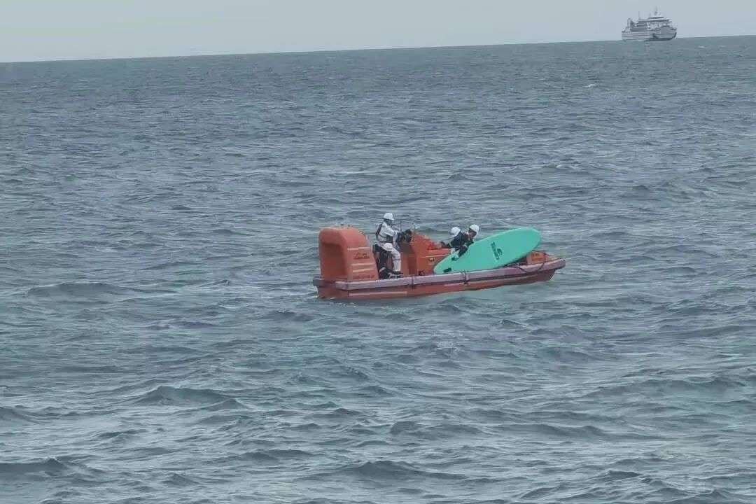 “小孩哥”台风天海上漂流5小时，溺水高发期，家长请看好娃！