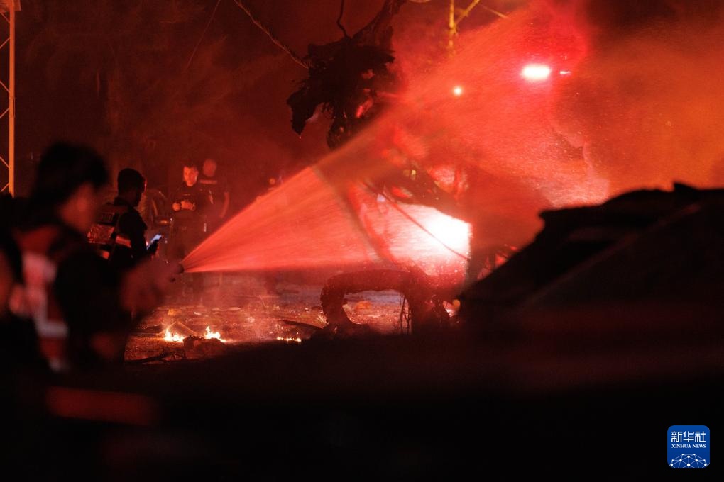 以色列媒体:伊朗新一轮导弹打击造成至少15人受伤 以色列媒体:伊朗新一轮导弹打击造成至少15人受伤