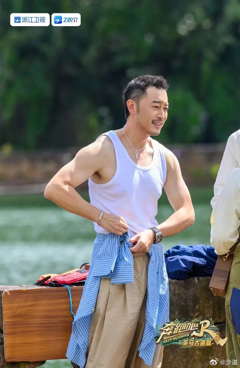 沙溢晒健身照,大秀肌肉:做一个爱出汗、爱笑、爱臭美的父亲 沙溢晒健身照,大秀肌肉:做一个爱出汗、爱笑、爱臭美的父亲