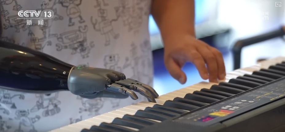 关键软件自主创新、AI技术深度赋能 开源软件潜力迸发释放产业创新活力 关键软件自主创新、AI技术深度赋能 开源软件潜力迸发释放产业创新活力