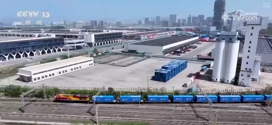 鲜果、重庆小面、汽车配件……中亚好物乘坐“钢铁驼队”跑出新机遇