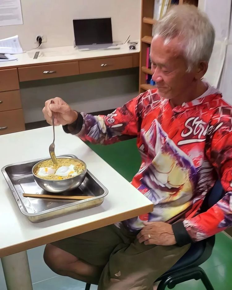 渔船倾覆,印尼渔民海上漂流十多小时!福建船长率员生死营救 渔船倾覆,印尼渔民海上漂流十多小时!福建船长率员生死营救