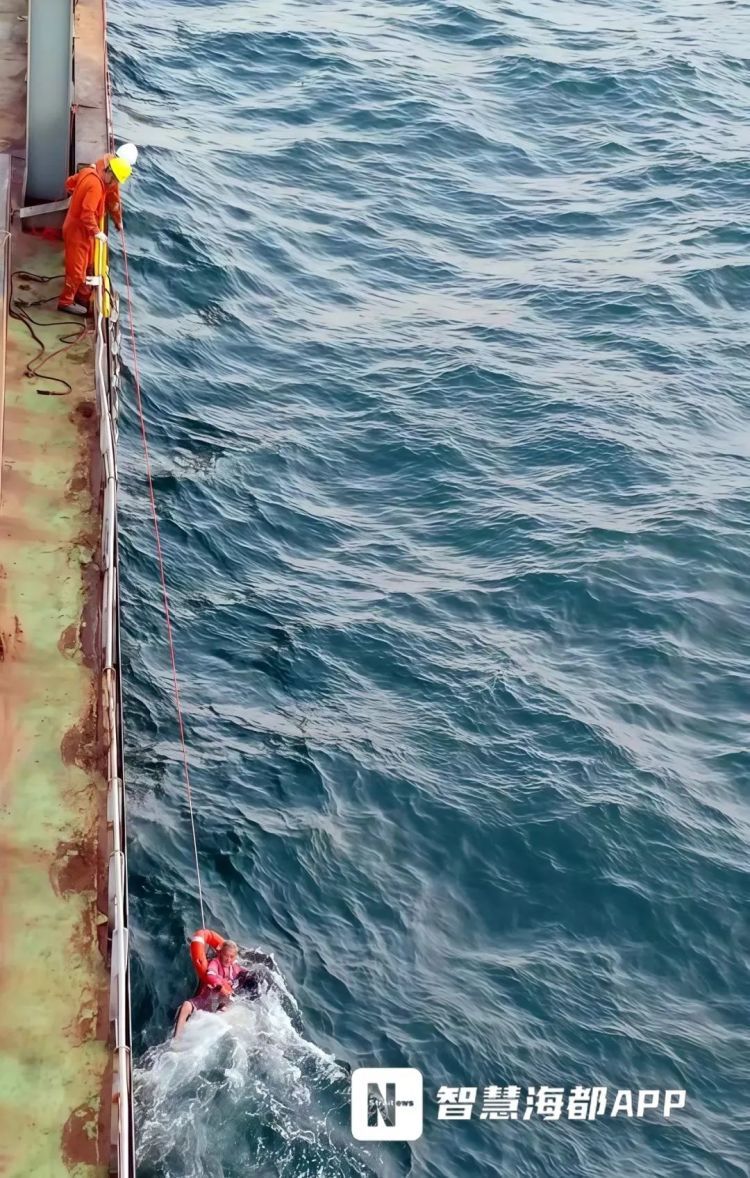 渔船倾覆,印尼渔民海上漂流十多小时!福建船长率员生死营救 渔船倾覆,印尼渔民海上漂流十多小时!福建船长率员生死营救