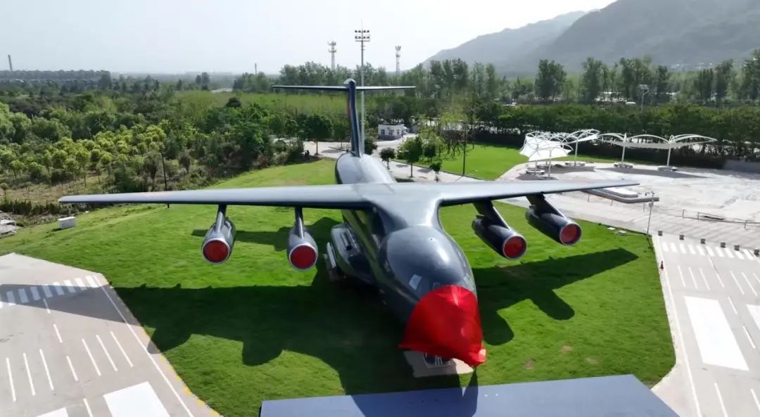 谁家学校“教具”,是运-20啊?! 谁家学校“教具”,是运-20啊?!