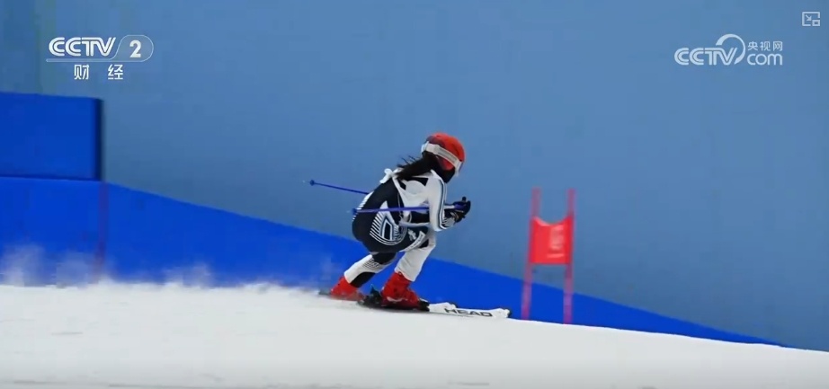 从“一季热”到“四季火” 湾区冰雪运动蓬勃发展“四季化”加速 从“一季热”到“四季火” 湾区冰雪运动蓬勃发展“四季化”加速