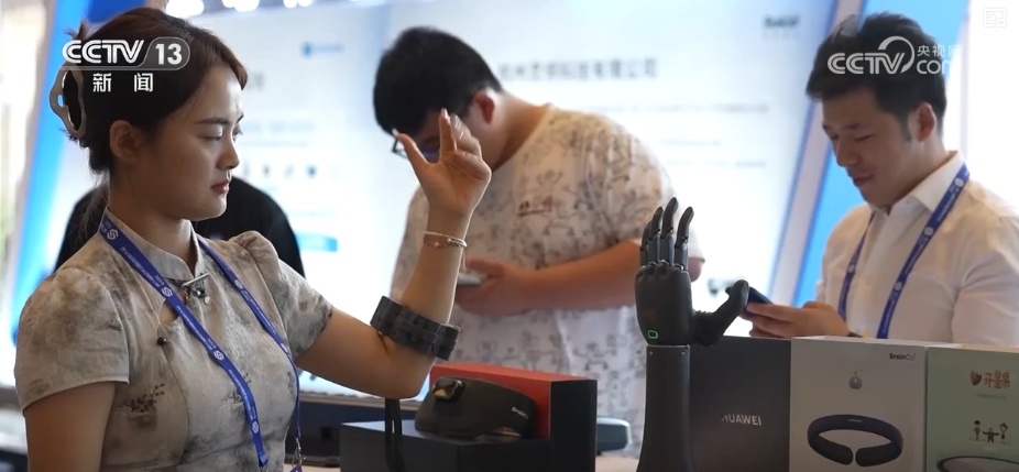 关键软件自主创新、AI技术深度赋能 开源软件潜力迸发释放产业创新活力 关键软件自主创新、AI技术深度赋能 开源软件潜力迸发释放产业创新活力