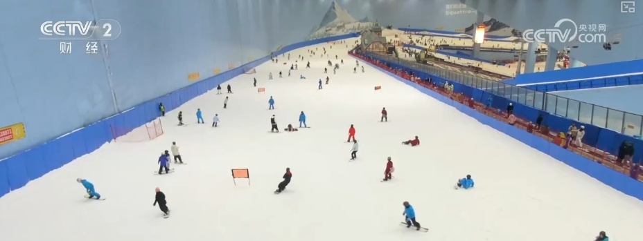 从“一季热”到“四季火” 湾区冰雪运动蓬勃发展“四季化”加速 从“一季热”到“四季火” 湾区冰雪运动蓬勃发展“四季化”加速