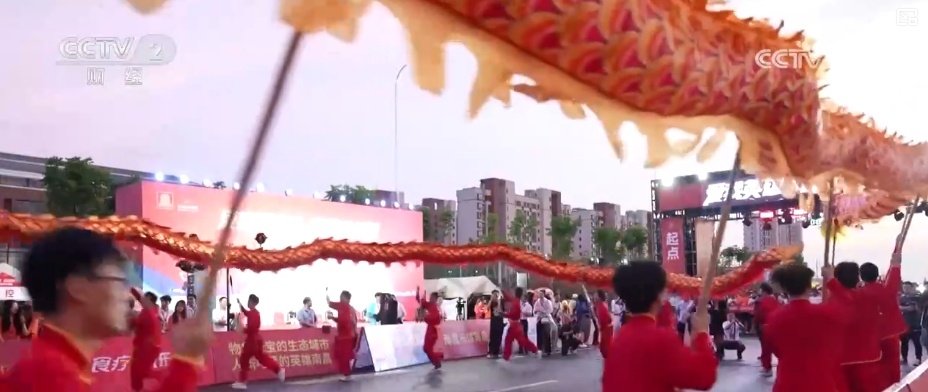 “八小时外”消费火热 夏日经济“夜动力”撬动消费“夜”态新引擎 “八小时外”消费火热 夏日经济“夜动力”撬动消费“夜”态新引擎