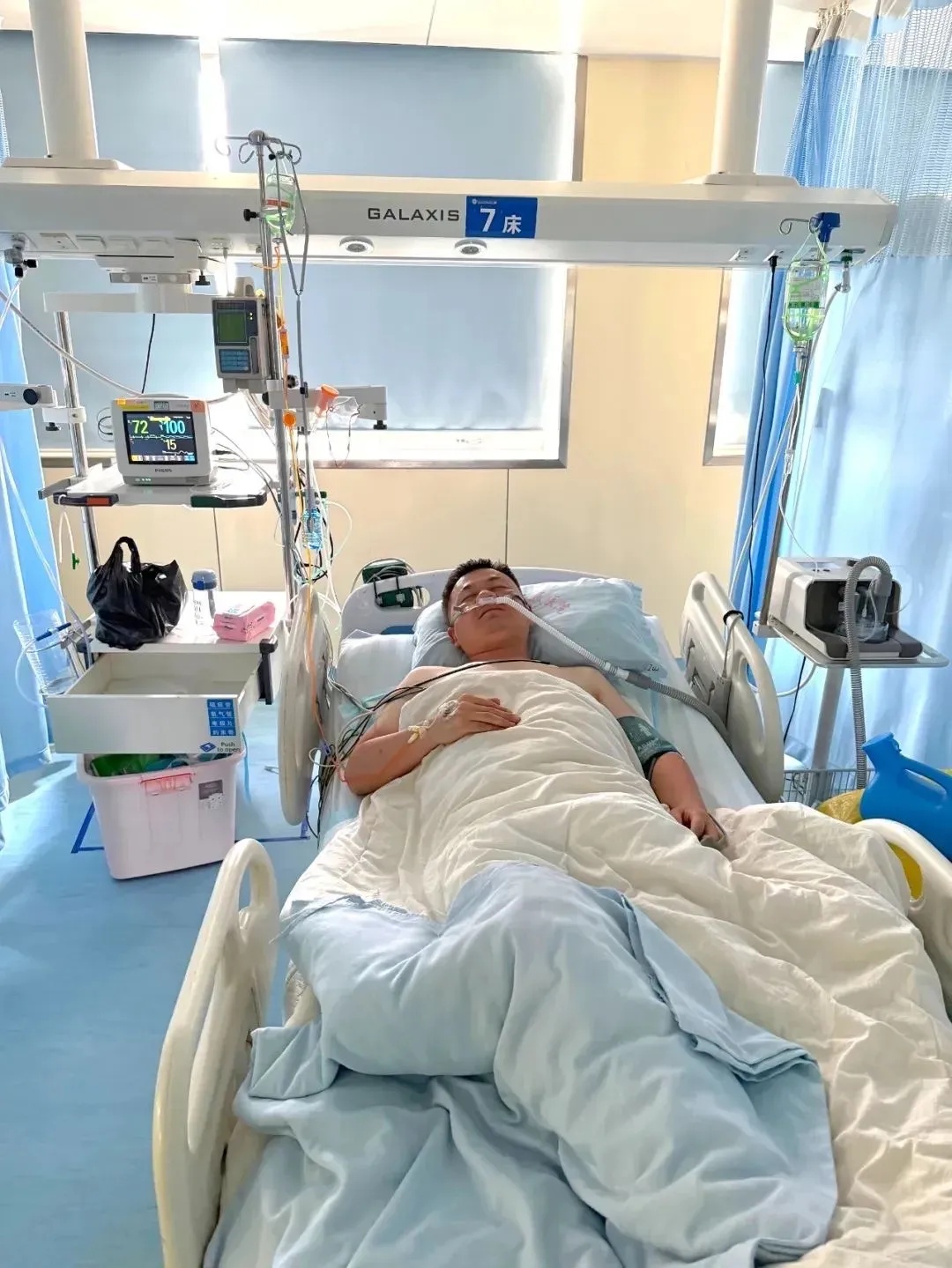 持续关注!“跪母救人”的英雄张伟归队 持续关注!“跪母救人”的英雄张伟归队