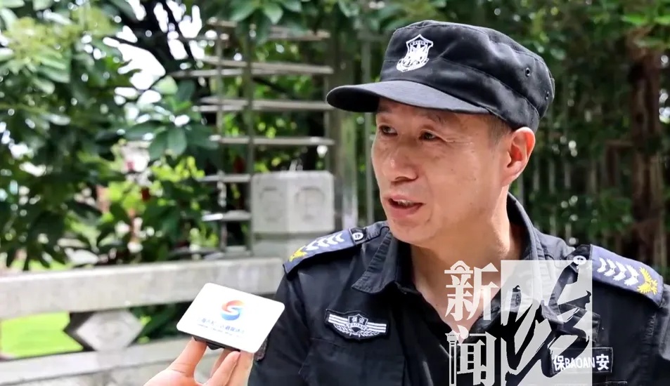 事发上海深夜!中年夫妻一起坠河,老公体重超200斤,幸得路人父子挺身而出生死营救 事发上海深夜!中年夫妻一起坠河,老公体重超200斤,幸得路人父子挺身而出生死营救