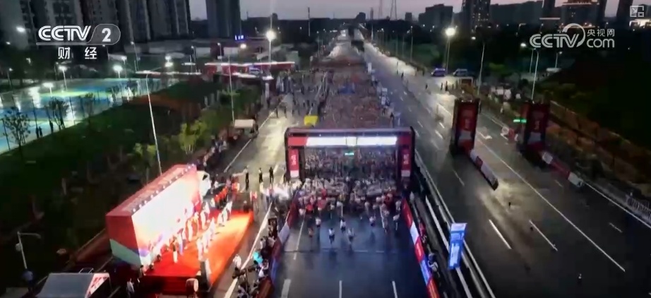 “八小时外”消费火热 夏日经济“夜动力”撬动消费“夜”态新引擎 “八小时外”消费火热 夏日经济“夜动力”撬动消费“夜”态新引擎