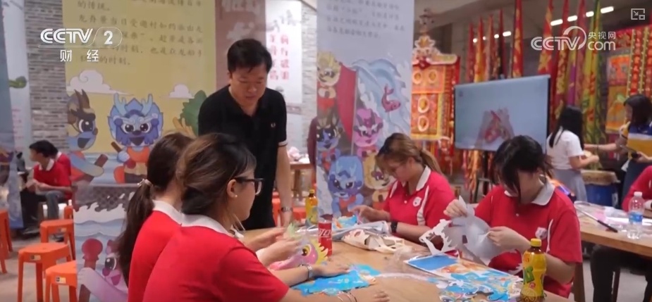 古老习俗“活”起来、“避暑+探险”“火”起来 暑期文旅热力全开 古老习俗“活”起来、“避暑+探险”“火”起来 暑期文旅热力全开