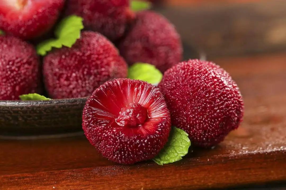 吃两颗杨梅双眼肿成“悲伤蛙”!医生:非常罕见 吃两颗杨梅双眼肿成“悲伤蛙”!医生:非常罕见