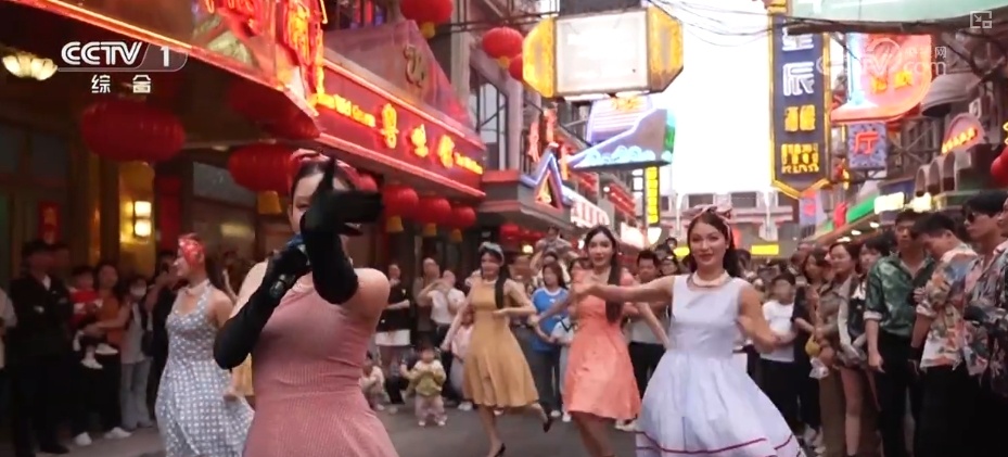 影视IP燃动文旅消费热力 “观影+消费+文化”一站式体验释放新活力 影视IP燃动文旅消费热力 “观影+消费+文化”一站式体验释放新活力