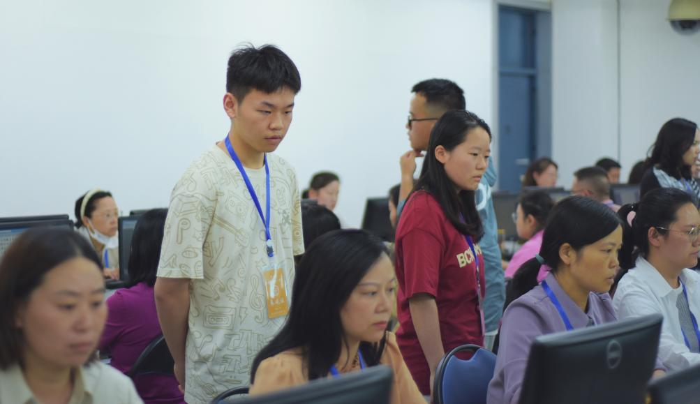 探访高考评卷现场：让每一分有理有据