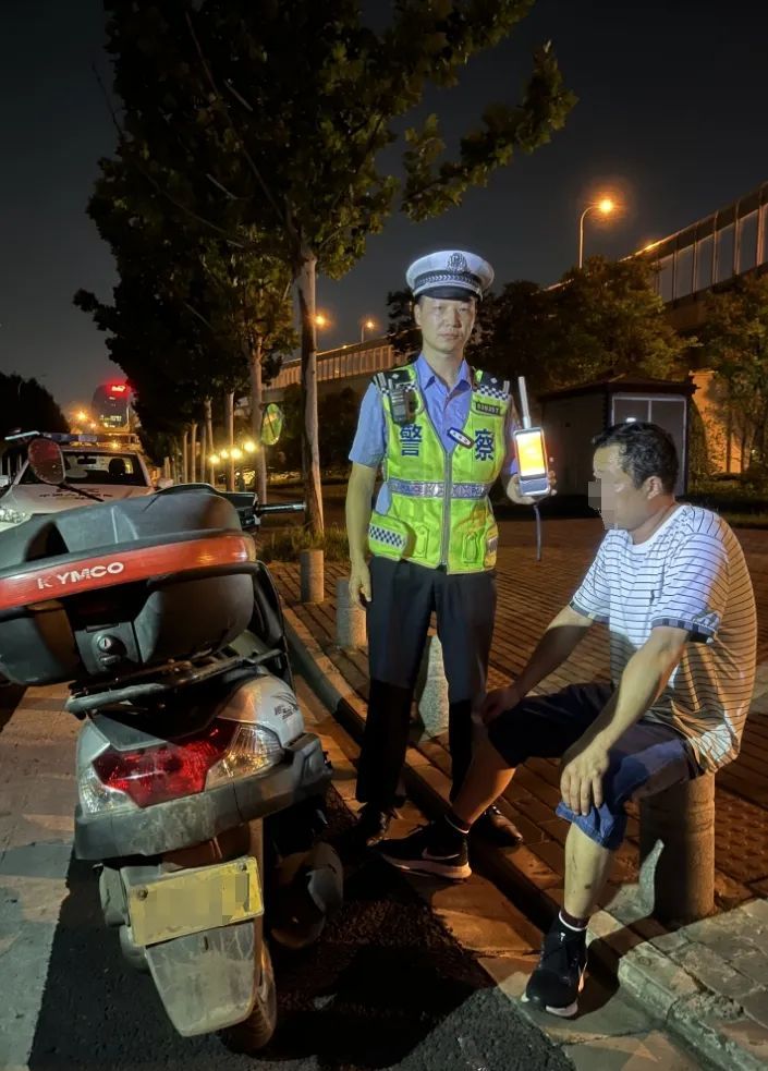 交警蒋仲超,抢救12天后不幸牺牲 交警蒋仲超,抢救12天后不幸牺牲