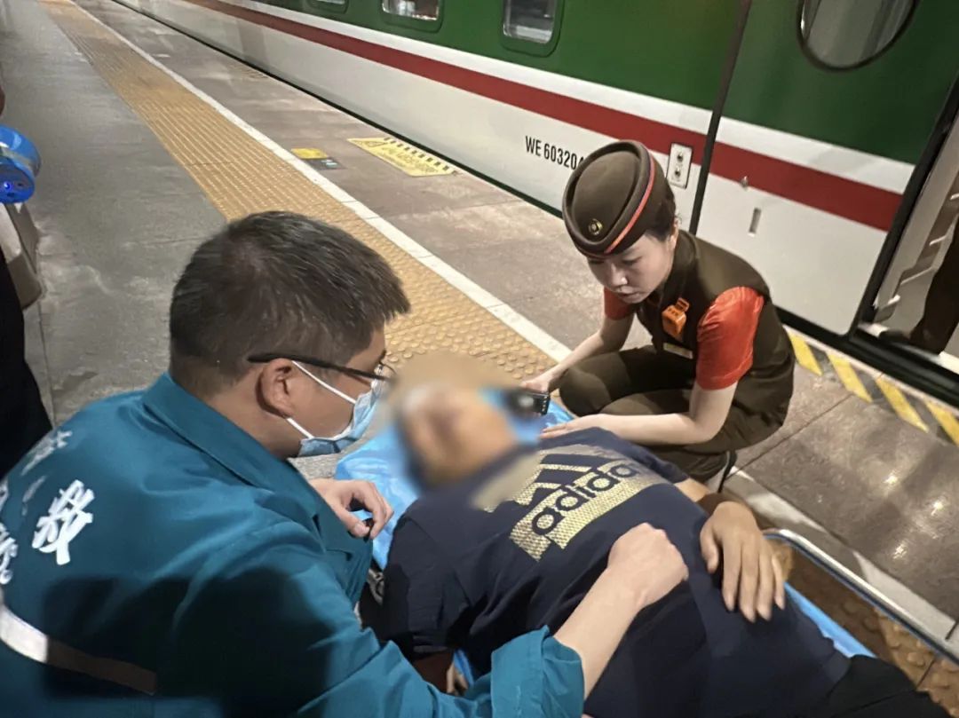 夜晚从汉口出发,D38次列车上发生紧急情况! 夜晚从汉口出发,D38次列车上发生紧急情况!