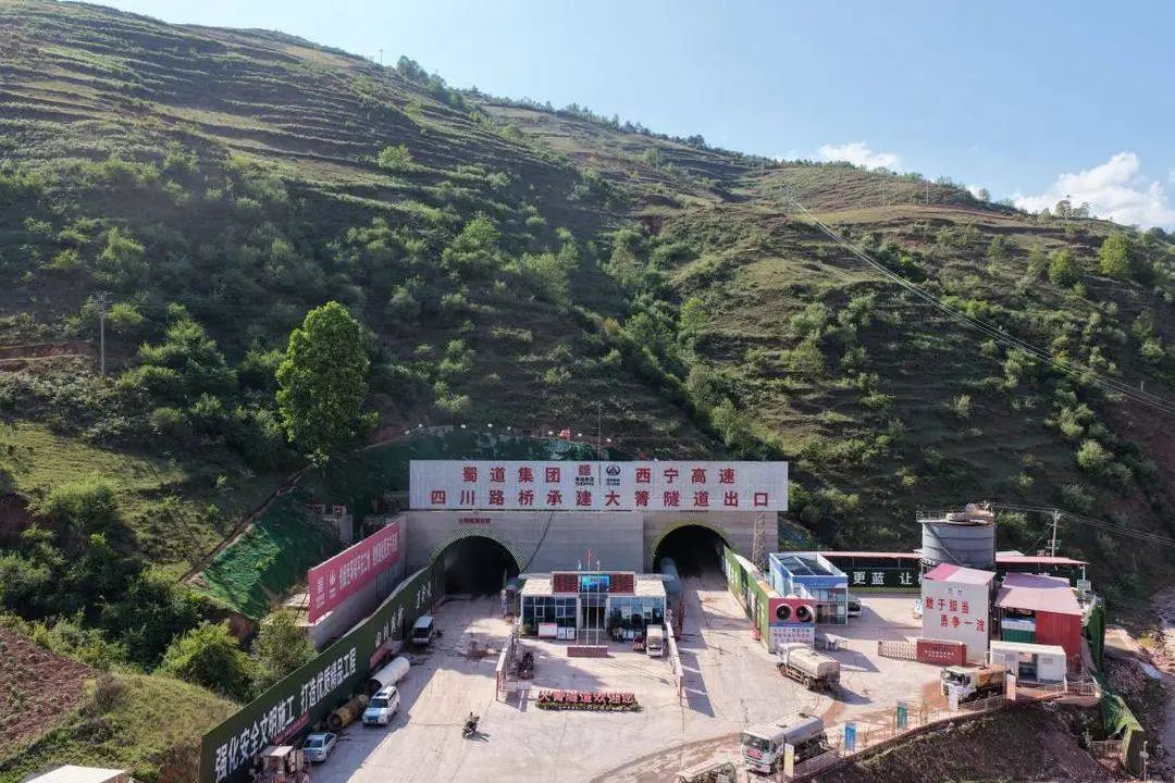 进出口相差85层楼高！四川一座高速公路隧道创世界之最