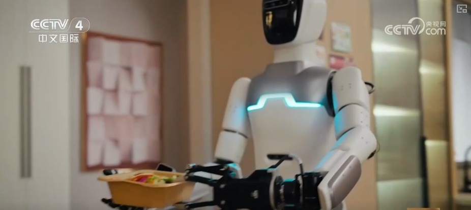 从“小突破”到“大布局” 人形机器人展示场景朝向“实用化工具”加速跑 从“小突破”到“大布局” 人形机器人展示场景朝向“实用化工具”加速跑