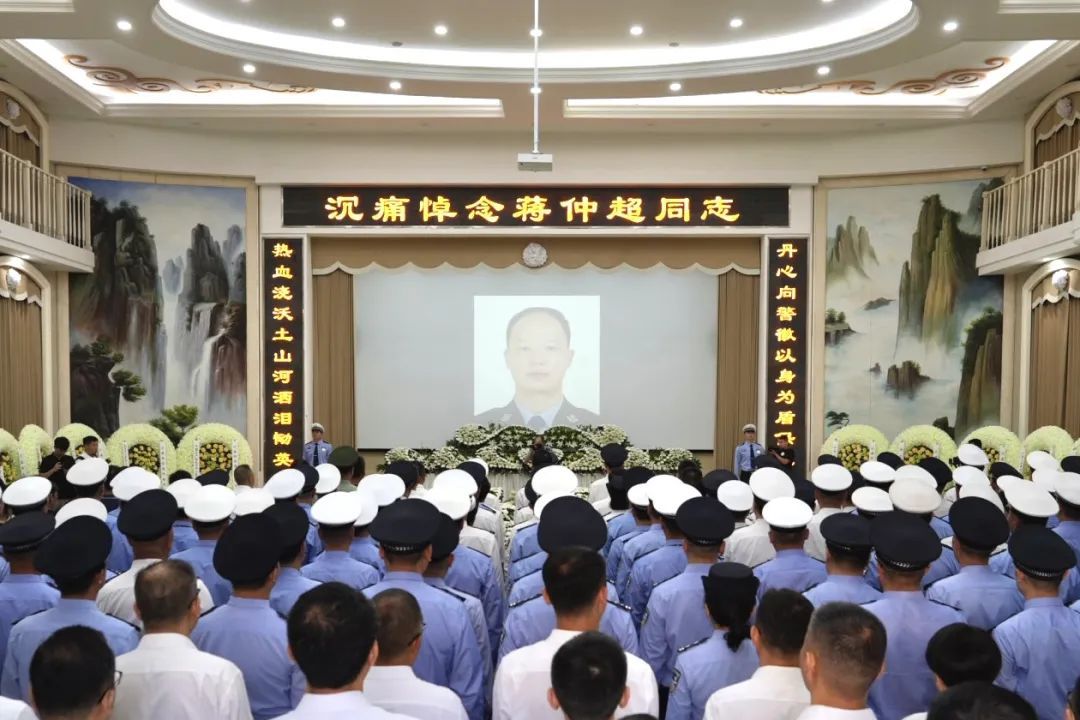 交警蒋仲超,抢救12天后不幸牺牲 交警蒋仲超,抢救12天后不幸牺牲