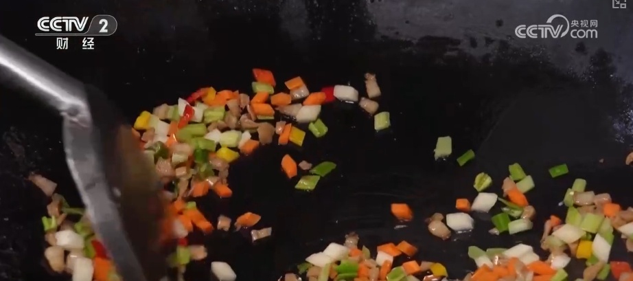 古老习俗“活”起来、“避暑+探险”“火”起来 暑期文旅热力全开 古老习俗“活”起来、“避暑+探险”“火”起来 暑期文旅热力全开