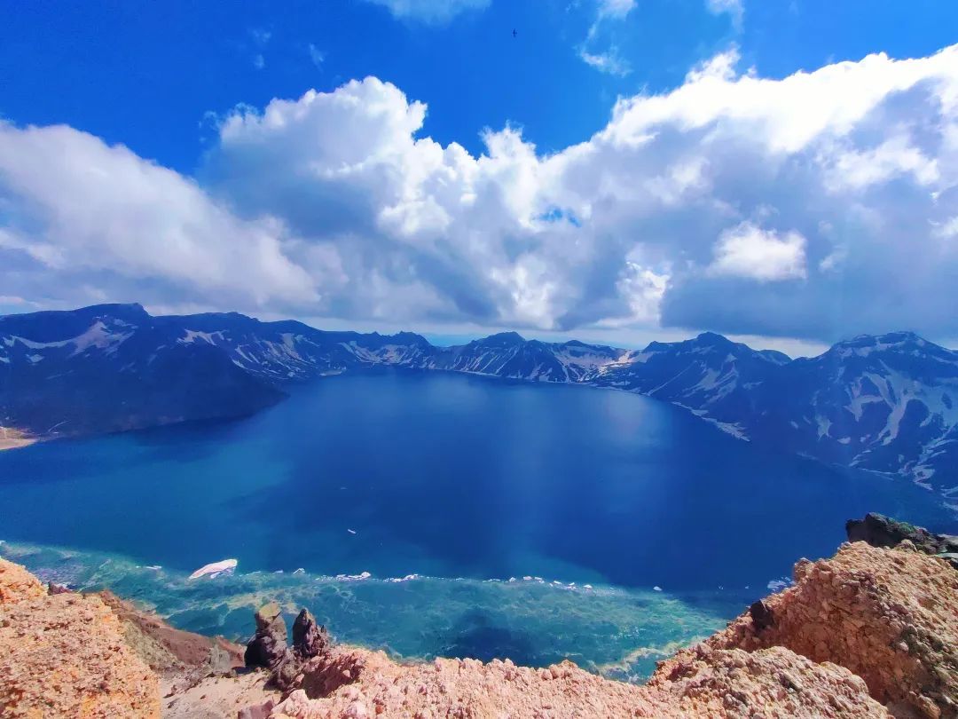 “文武双全”!长白山天池上演历史奇观 “文武双全”!长白山天池上演历史奇观