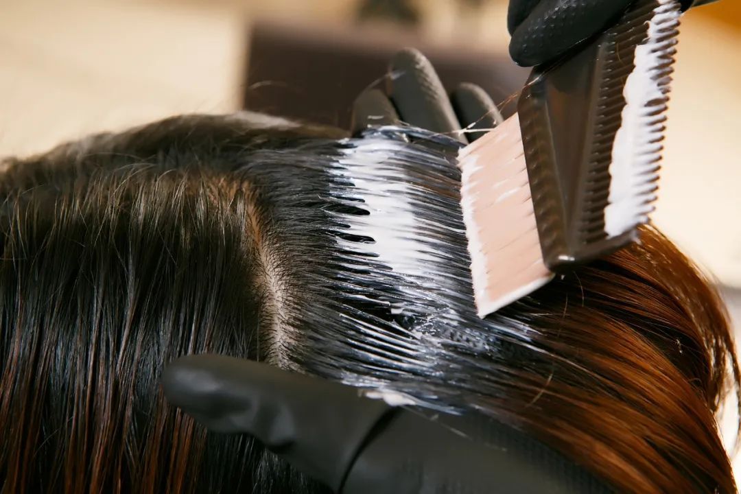 频繁烫染发或致肝损伤!重要提醒→ 频繁烫染发或致肝损伤!重要提醒→