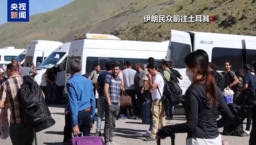 伊朗大量民众排队离境 伊朗大量民众排队离境