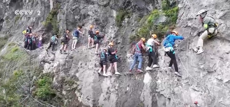 古老习俗“活”起来、“避暑+探险”“火”起来 暑期文旅热力全开 古老习俗“活”起来、“避暑+探险”“火”起来 暑期文旅热力全开