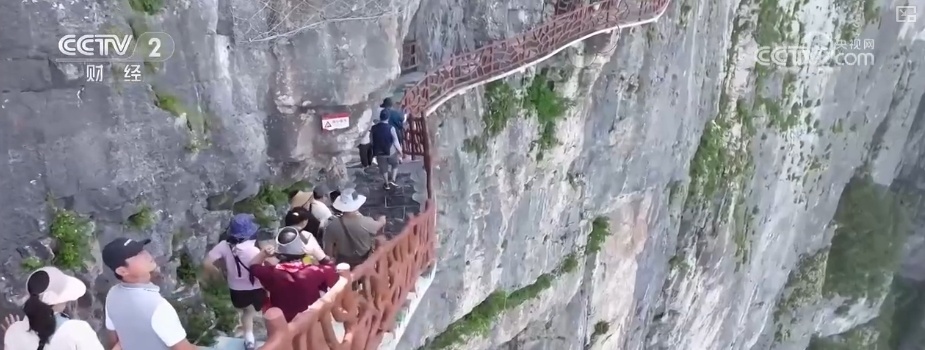 古老习俗“活”起来、“避暑+探险”“火”起来 暑期文旅热力全开 古老习俗“活”起来、“避暑+探险”“火”起来 暑期文旅热力全开