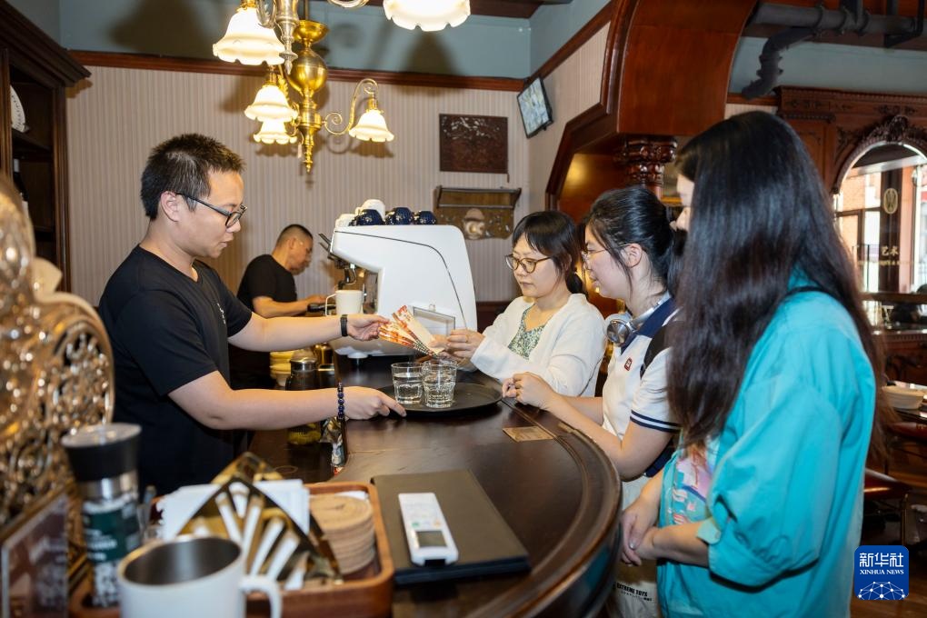 上海虹口:电影《酱园弄·悬案》热映 带动文旅商融合发展 上海虹口:电影《酱园弄·悬案》热映 带动文旅商融合发展