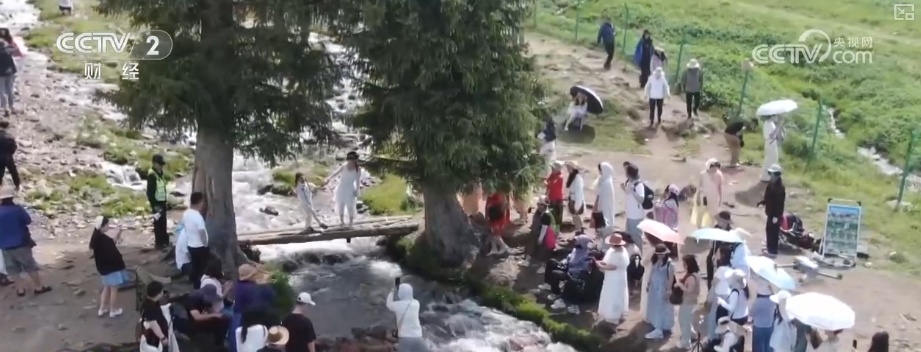 古老习俗“活”起来、“避暑+探险”“火”起来 暑期文旅热力全开 古老习俗“活”起来、“避暑+探险”“火”起来 暑期文旅热力全开