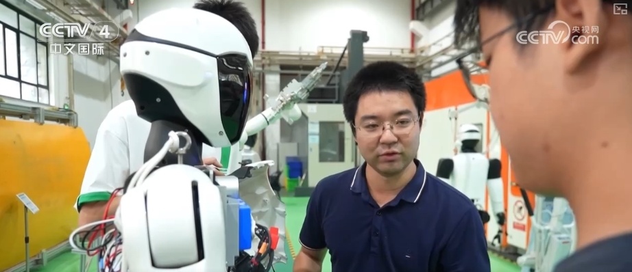 从“小突破”到“大布局” 人形机器人展示场景朝向“实用化工具”加速跑 从“小突破”到“大布局” 人形机器人展示场景朝向“实用化工具”加速跑