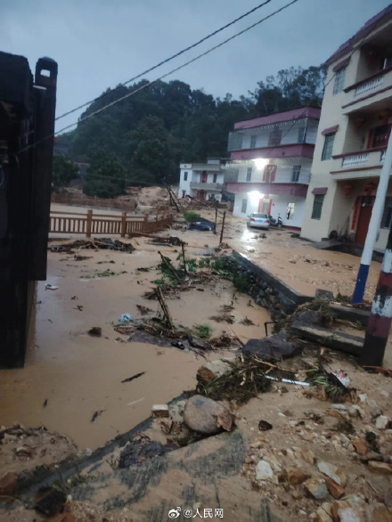 0点巡查她救下57人 0点巡查她救下57人