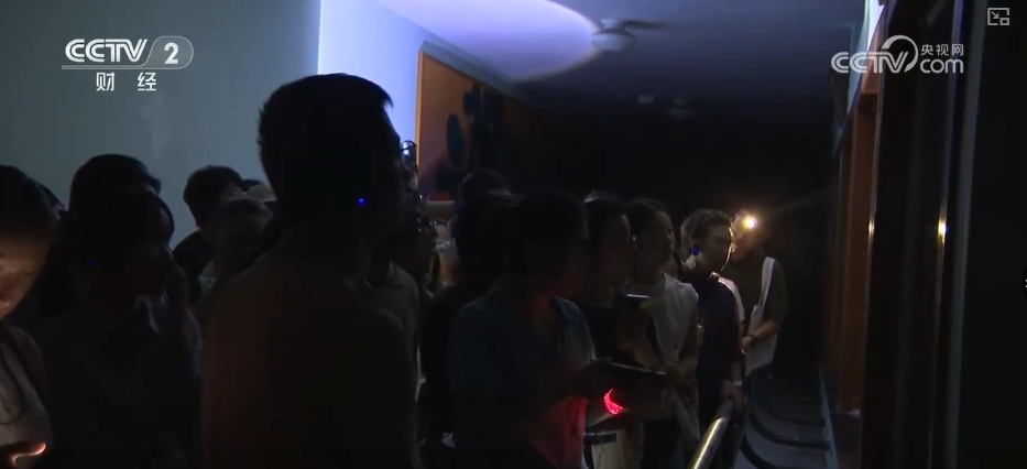 “八小时外”消费火热 夏日经济“夜动力”撬动消费“夜”态新引擎 “八小时外”消费火热 夏日经济“夜动力”撬动消费“夜”态新引擎